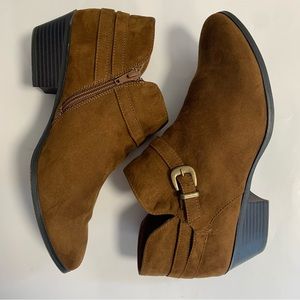 CP Hannah ankle boots size 10 faux suede